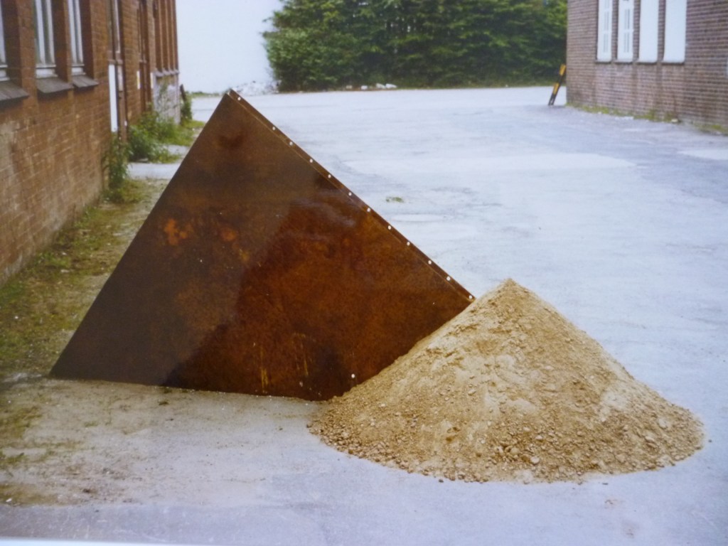 Werner Rückemann, Skulptur, Metall u. Sand, 1986, Hamel-Halle, Münster